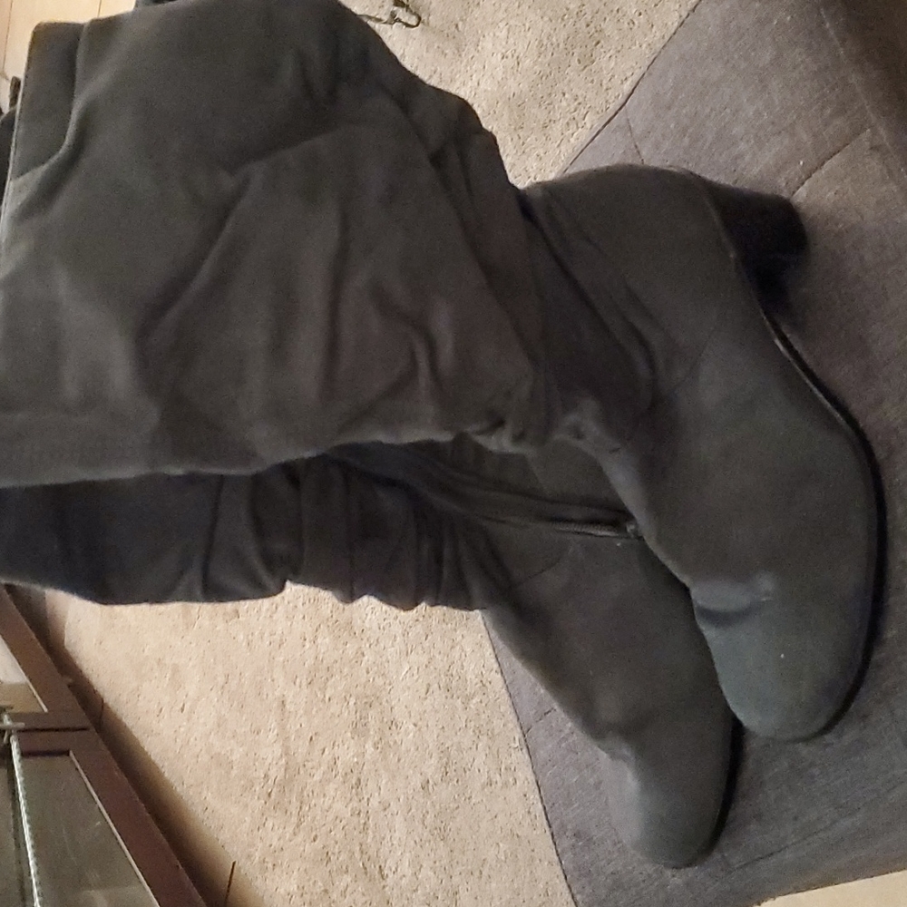Dark grey woman's boots